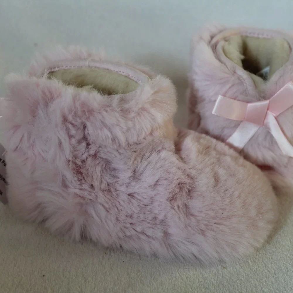 UGG INFANT‎ FLUFF PINK BOOTIES 4/5 12-18 MONTHS NEW
